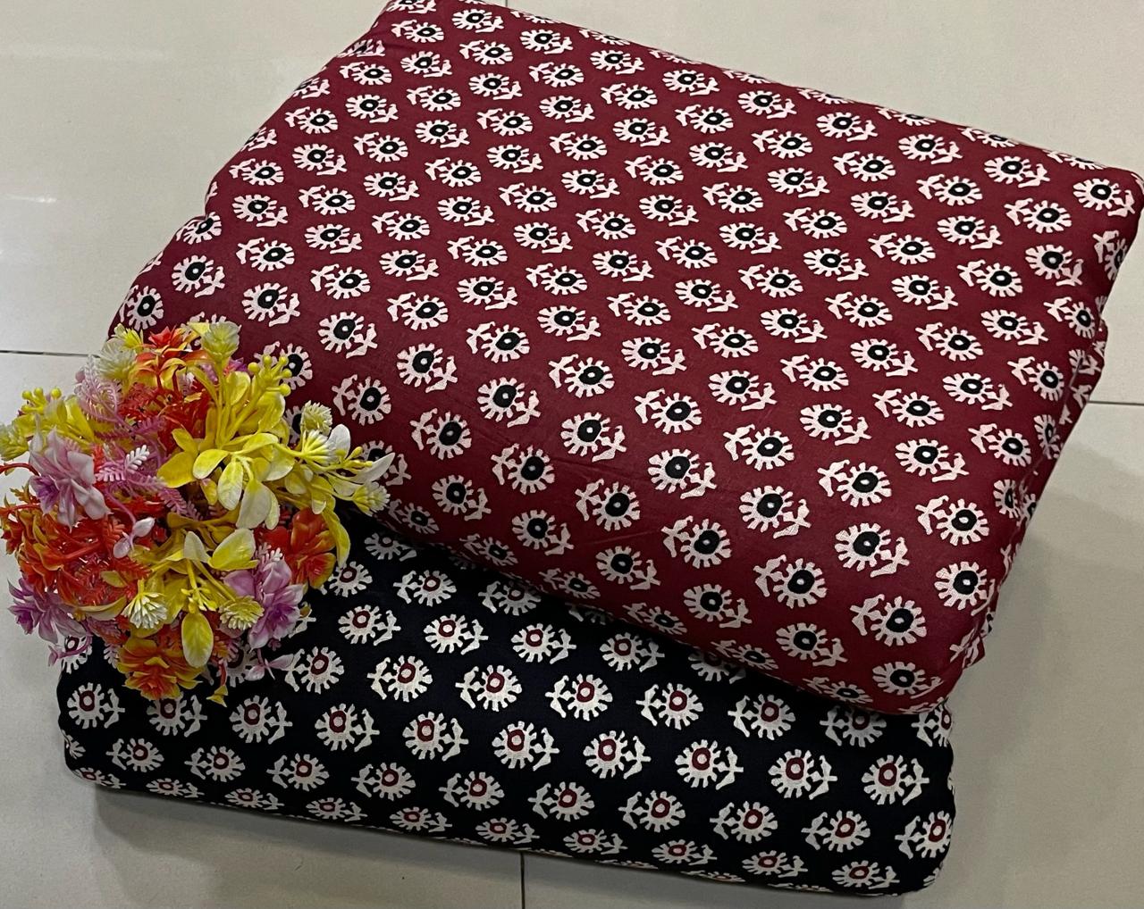 *Jaipur Cotton*

*Top & Bottom concept* 

*FABRIC DETAILS:-*

*TOP:- JAIPUR  COTTON JAIPUR PRINT.*
 *(CUT 2.50MTR.)*

*BOTTOM:- COTTON JAIPUR PRINT* 
  *(CUT2.50MTR.)*